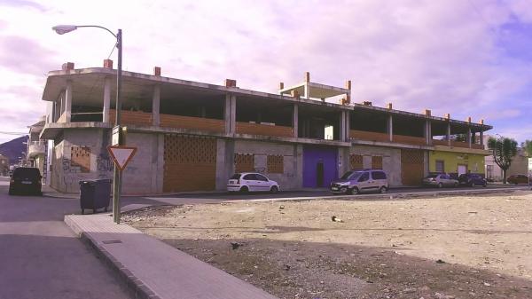 Edificio de uso mixto en avenida Carmen, 128