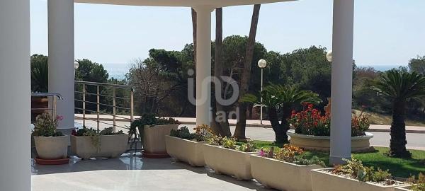 Edificio en Urbanizaciones