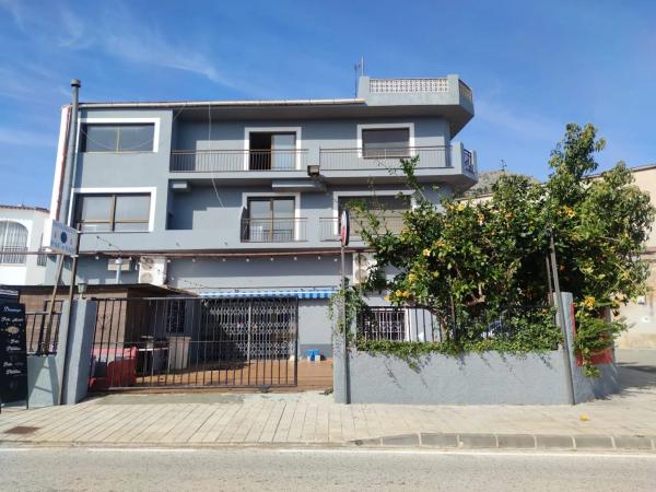 Edificio comercial en camino Pinar