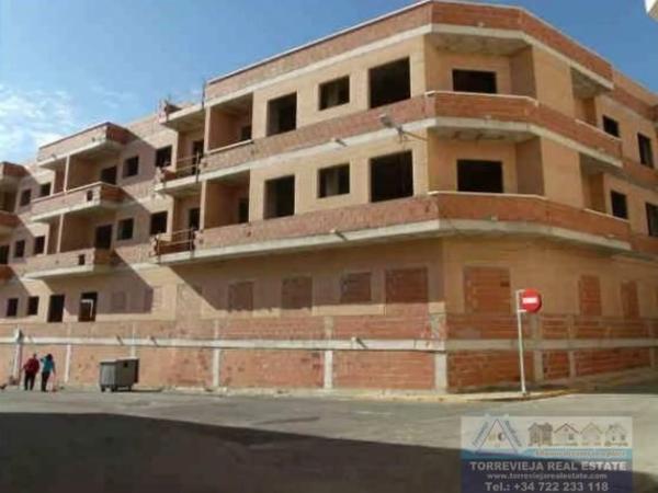 Edificio en Los Montesinos