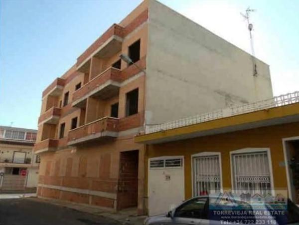 Edificio en Los Montesinos