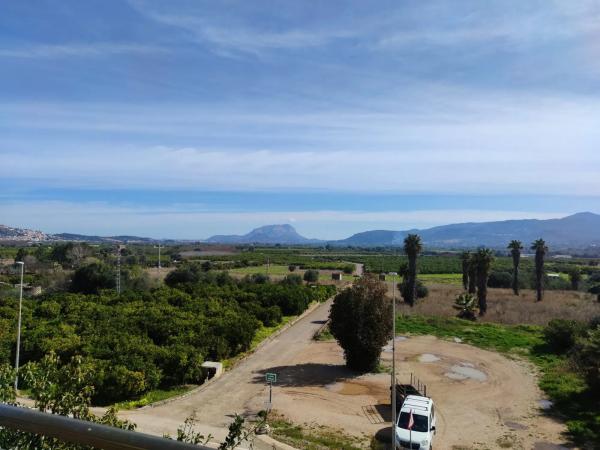 Edificio comercial en camino Pinar