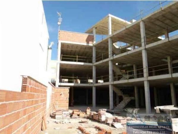 Edificio en Los Montesinos