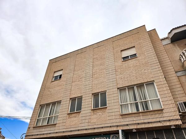 Edificio de uso mixto en calle Almirante Manuel Rebollo, 2