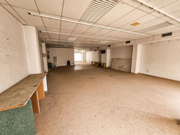 Edificio de uso mixto en calle Almirante Manuel Rebollo, 2