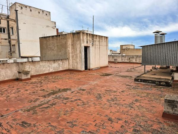 Edificio de uso mixto en calle Almirante Manuel Rebollo, 2