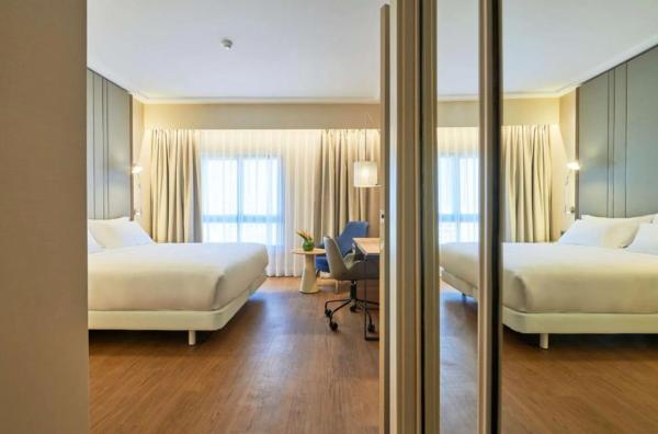 Edificio hotelero en calle les Escoles