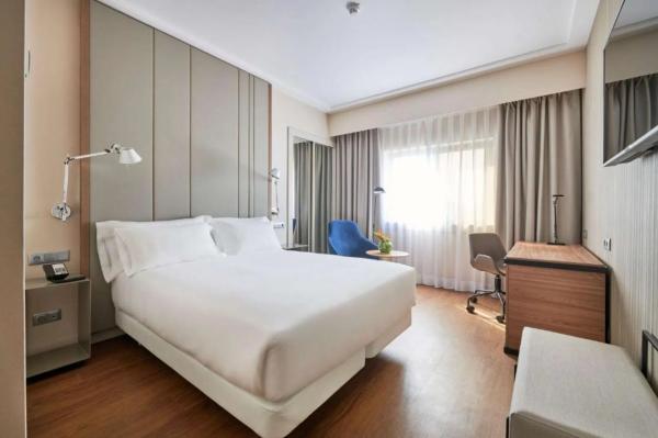 Edificio hotelero en calle les Escoles