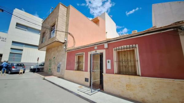 Edificio en calle de Pedro Lorca