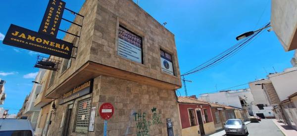 Edificio en calle de Pedro Lorca