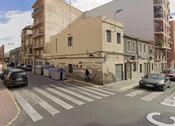 Edificio en calle Germans Navarro Caracena