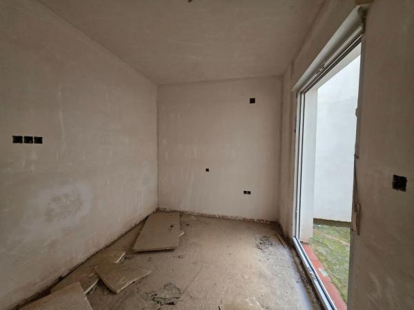 Edificio en calle de Tambor Granaderos