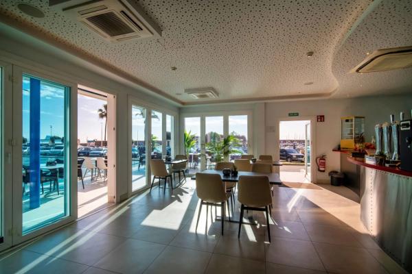 Edificio hotelero en calle Varadero