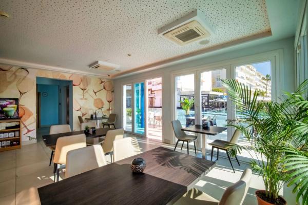 Edificio hotelero en calle Varadero