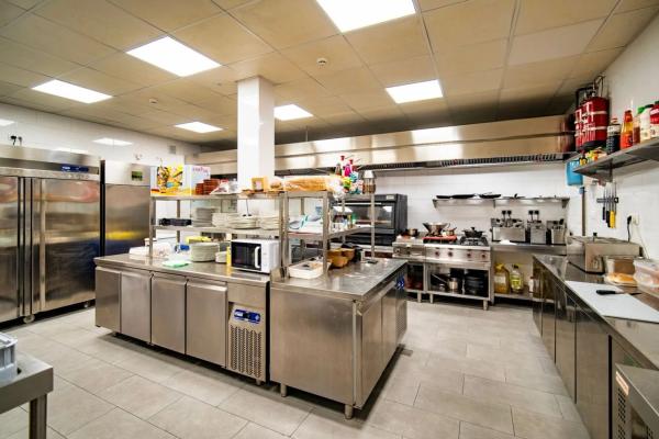 Edificio hotelero en calle Varadero