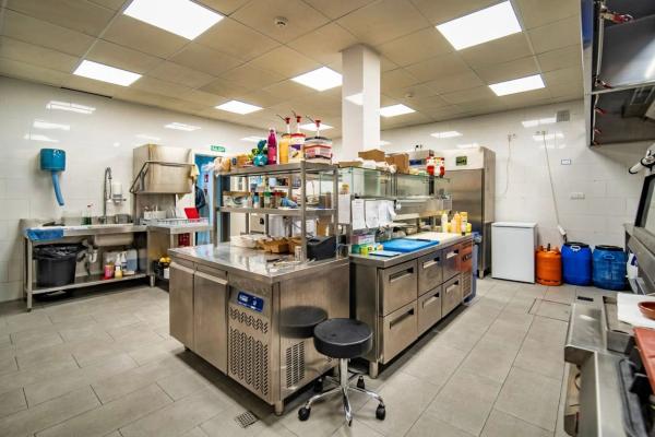 Edificio hotelero en calle Varadero