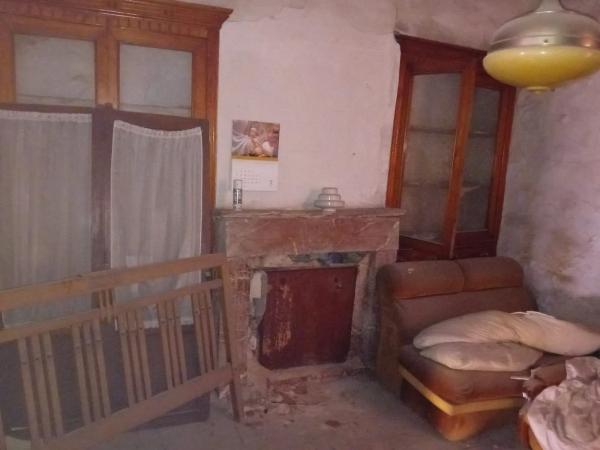 Edificio de uso mixto en avenida Constitución, 17