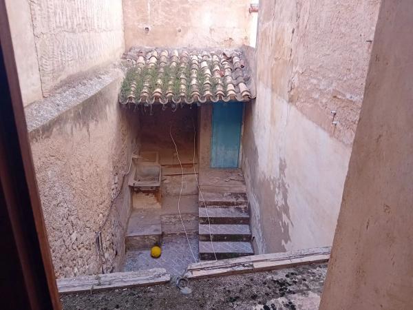 Edificio de uso mixto en avenida Constitución, 17