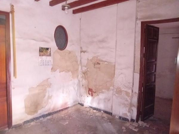 Edificio de uso mixto en avenida Constitución, 17