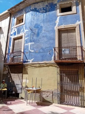 Edificio de uso mixto en avenida Constitución, 17