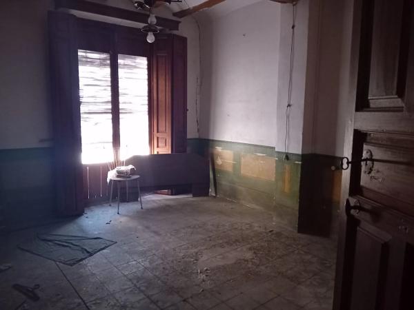 Edificio de uso mixto en avenida Constitución, 17