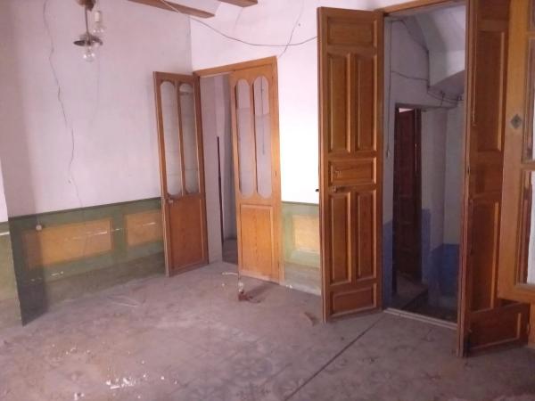 Edificio de uso mixto en avenida Constitución, 17