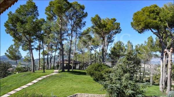 Edificio de uso mixto en alrededores de Benilloba