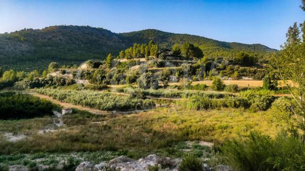 Edificio de uso mixto en alrededores de Benilloba