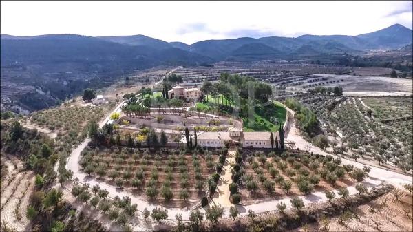 Edificio de uso mixto en alrededores de Benilloba