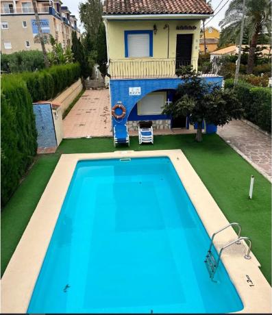 Edificio de uso mixto en calle Boga, 7