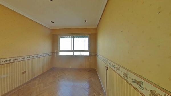 Edificio de uso mixto en calle Alcoi