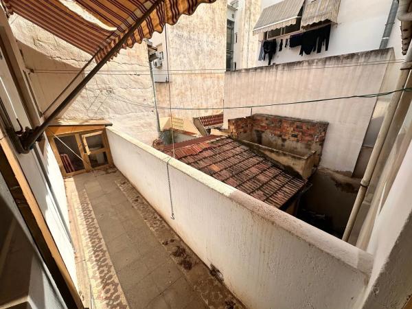 Edificio de uso mixto en calle Pegaso