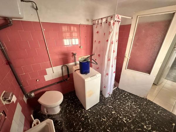 Edificio de uso mixto en calle Pegaso