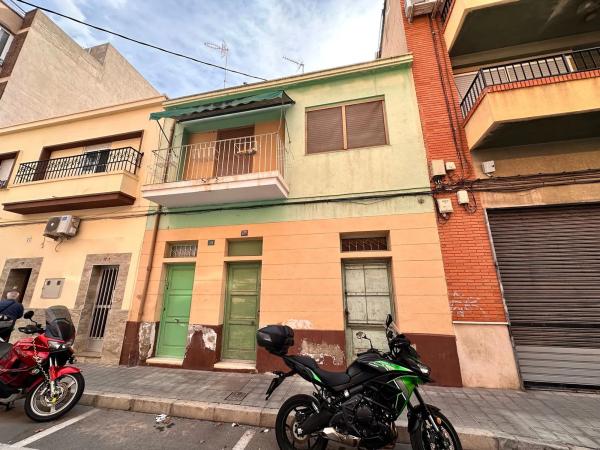 Edificio de uso mixto en calle Pegaso