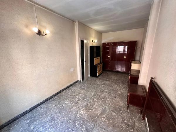 Edificio de uso mixto en calle Pegaso