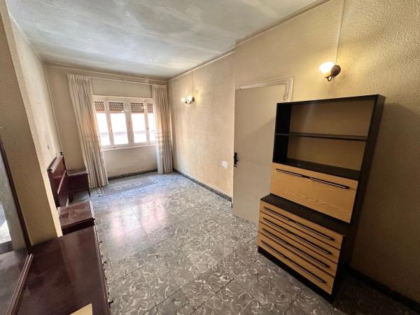 Edificio de uso mixto en calle Pegaso