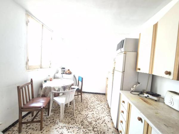 Edificio de uso mixto en calle Larramendi