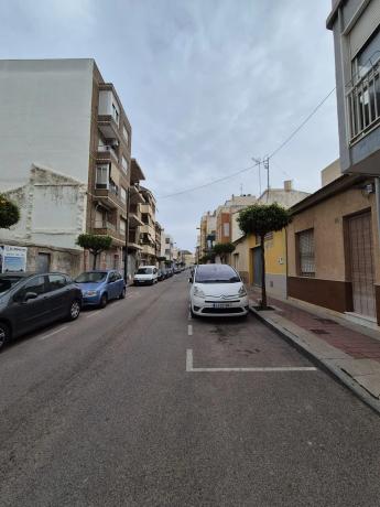 Edificio de uso mixto en calle Larramendi