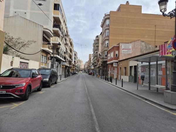 Edificio de uso mixto en calle Larramendi
