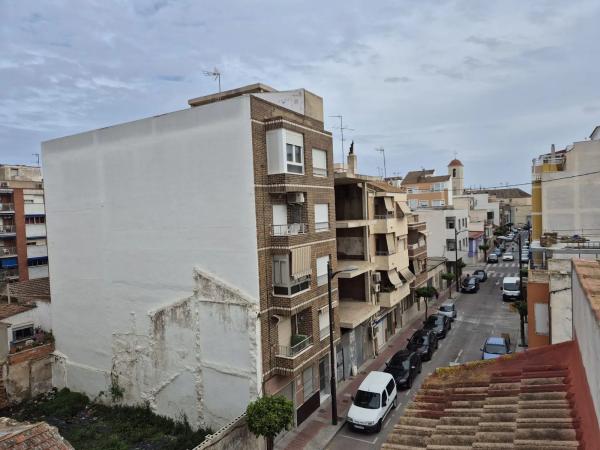 Edificio de uso mixto en calle Larramendi