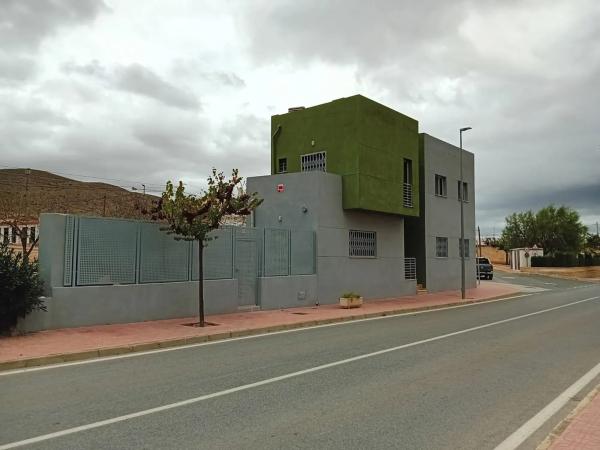 Edificio de uso mixto en avenida Barbarroja, 2