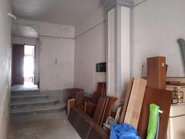 Edificio de uso mixto en calle Mare de Déu de l'Orito