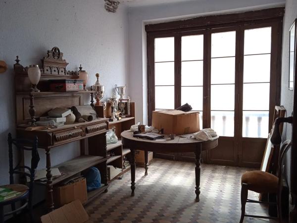 Edificio de uso mixto en calle Mare de Déu de l'Orito