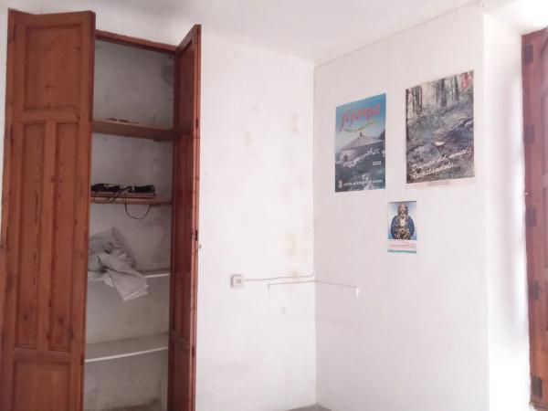 Edificio de uso mixto en calle Mare de Déu de l'Orito