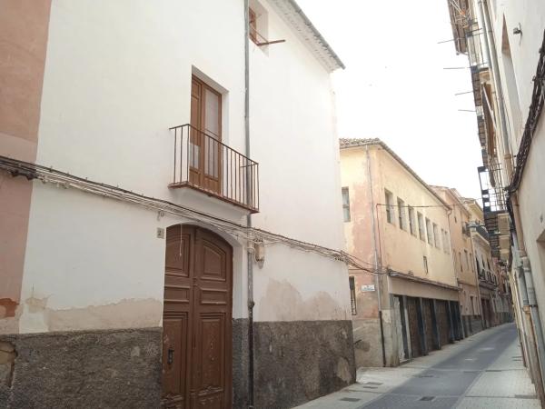 Edificio de uso mixto en calle Mare de Déu de l'Orito