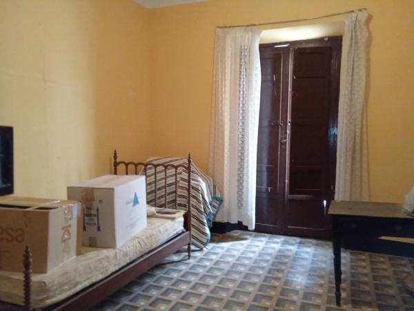 Edificio de uso mixto en calle Mare de Déu de l'Orito