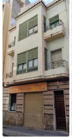 Edificio de uso mixto en calle València, 65