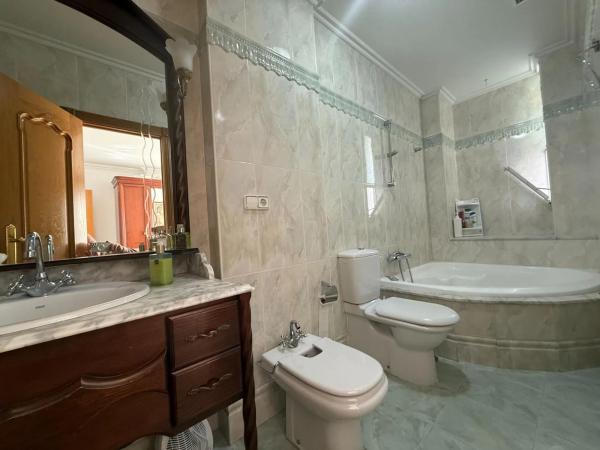 Edificio en Barrio Reina Victoria-Miguel Hernández