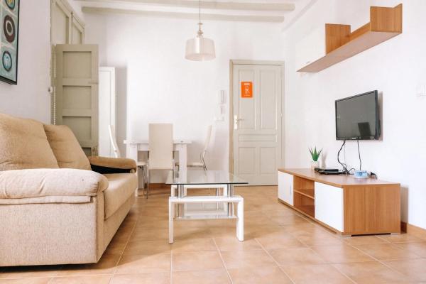 Edificio de uso mixto en paseo Costera Pont del Montcau, 6