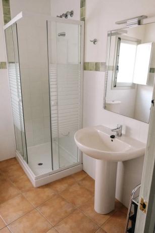 Edificio de uso mixto en paseo Costera Pont del Montcau, 6